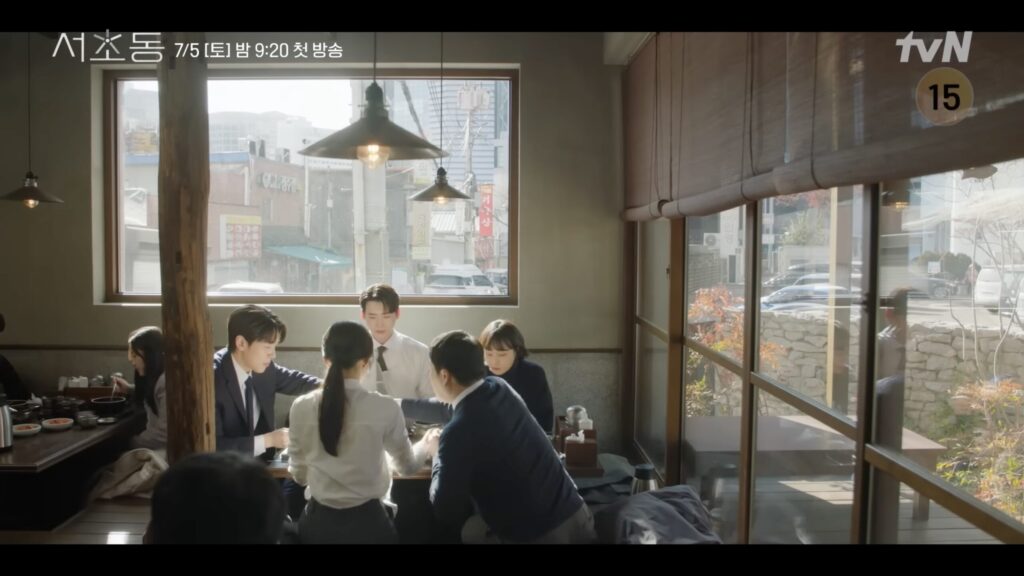 Compartilhando a hora do almoço com Lee Jong-seok e os amigos e a cidade Compartilhando a hora do almoço com Lee Jong-seok e os amigos e a cidade