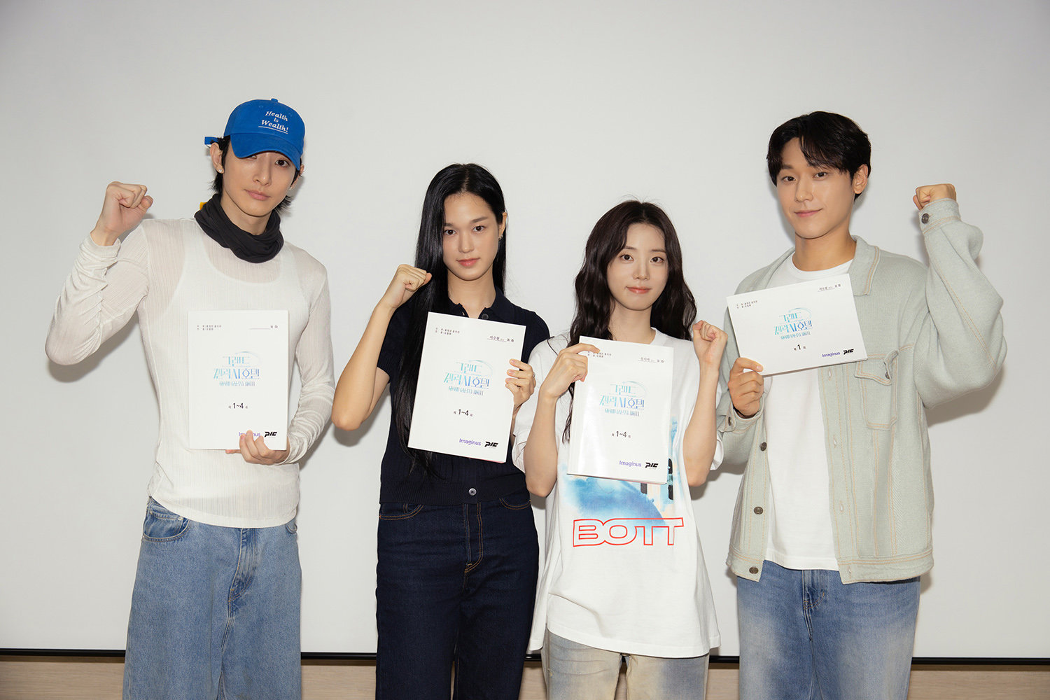 Shin Shi-ah serve fantasmas no Grand Galaxy Hotel de Lee Do-hyun Shin Shi-ah serve fantasmas no Grand Galaxy Hotel de Lee Do-hyun